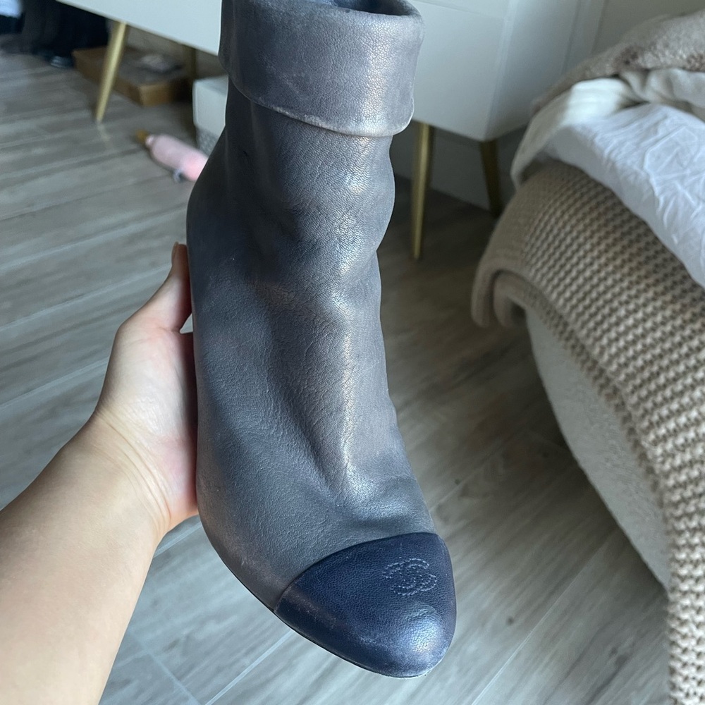 CHANEL Gray Chelsea Ankle Boots with Smooth Leather